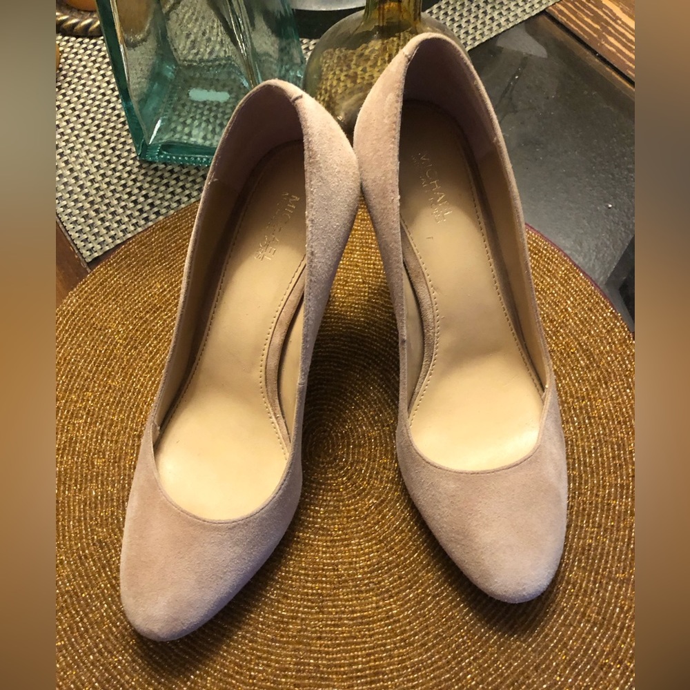 MICHAEL, Michael Kors- Tan Suede Pumps. Size 7.5